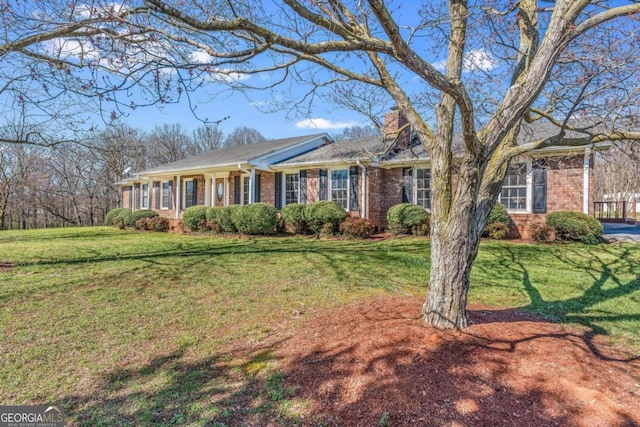 single story home featuring a front yard