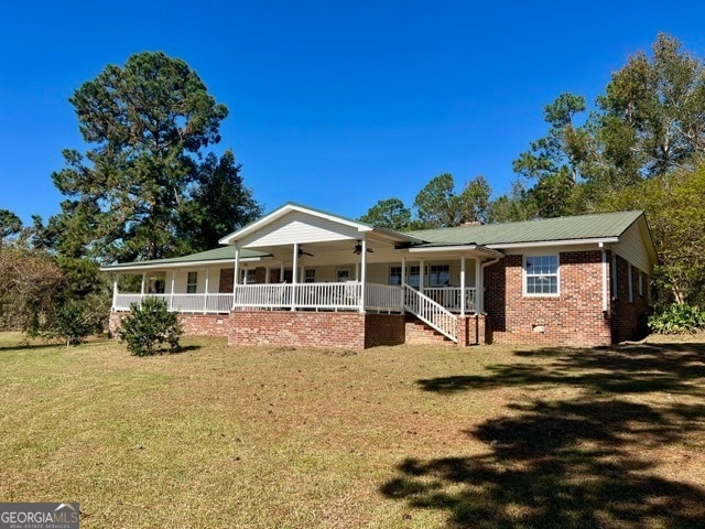 view of front of house with a front yard and covered porch