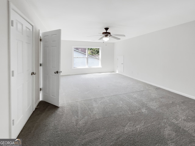 carpeted empty room featuring ceiling fan