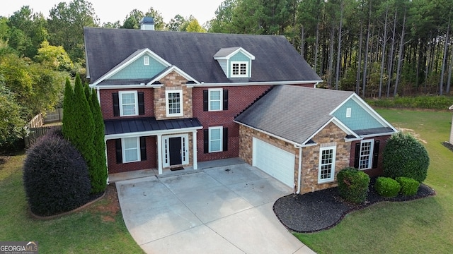 view of front of house featuring a front lawn