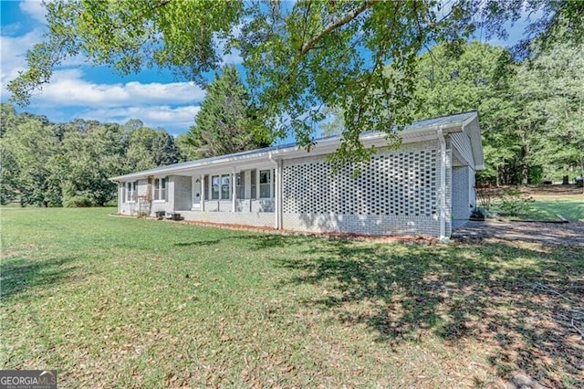 view of front of property with a front lawn