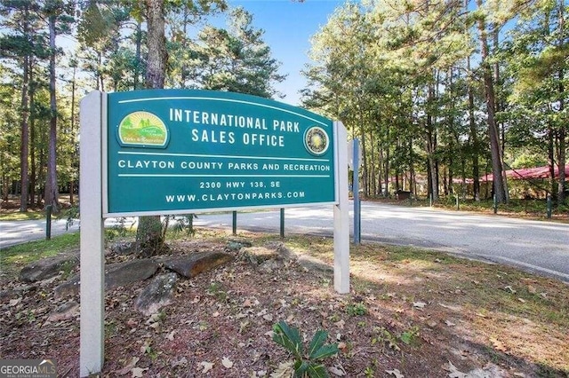 view of community / neighborhood sign