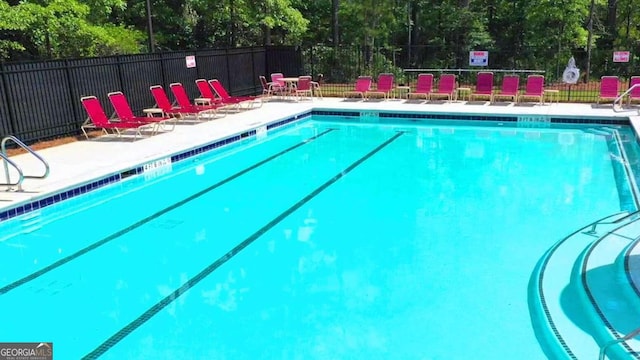 view of swimming pool