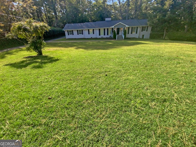 ranch-style home with a front yard