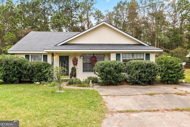 view of front of house with a front yard