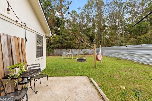 view of yard featuring a patio