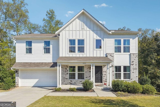 view of front facade featuring a front lawn and a garage