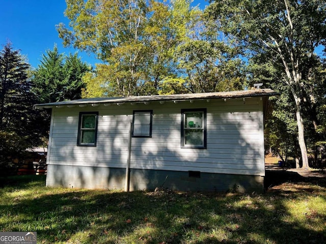 view of side of property with a lawn