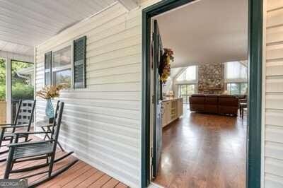 balcony featuring covered porch