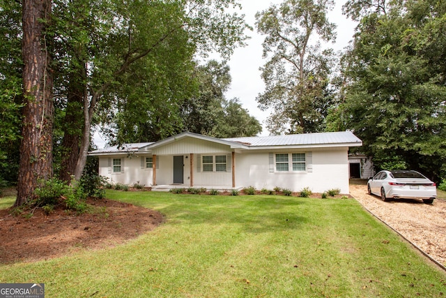 ranch-style home with a front lawn and covered porch