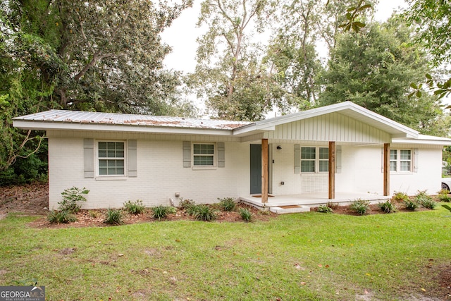 ranch-style home with a front lawn