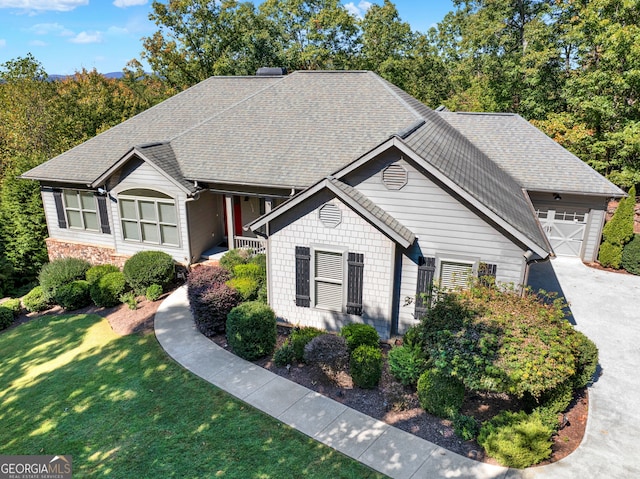 view of front facade featuring a front yard and a garage