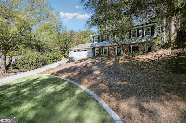 view of front facade featuring a garage and a front lawn