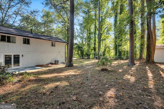 view of yard with a patio