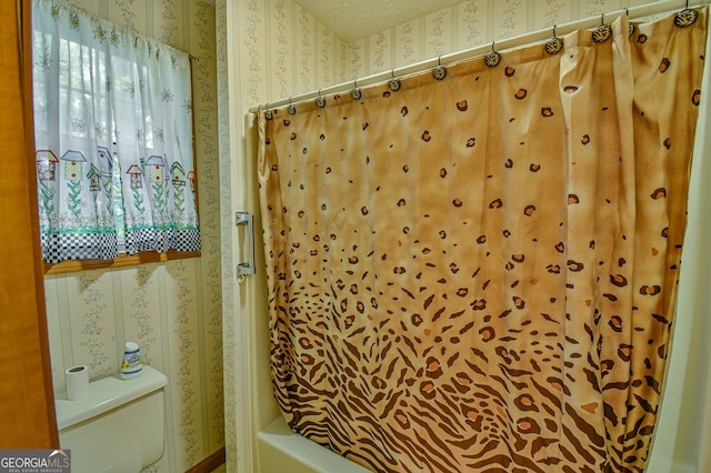 bathroom with shower / bath combo with shower curtain and toilet