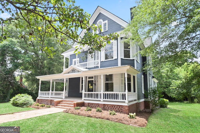 view of front of house with a front yard and covered porch