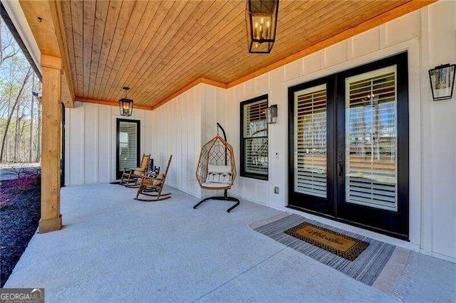 property entrance with covered porch