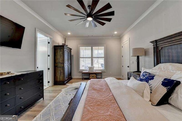 bedroom featuring light hardwood / wood-style floors, ceiling fan, and ornamental molding