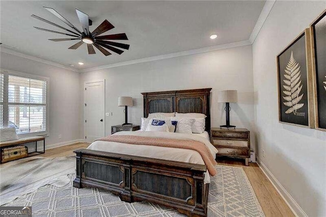 bedroom featuring light hardwood / wood-style floors, ceiling fan, and ornamental molding