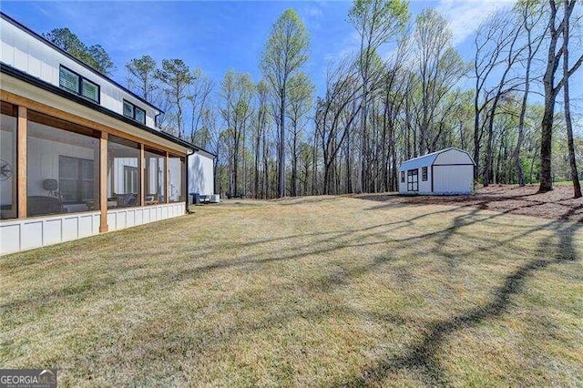 view of yard with a storage unit