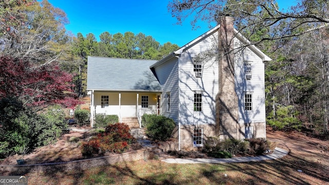 view of front of property featuring a porch