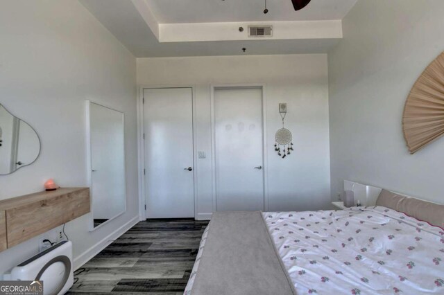 bedroom with dark wood-type flooring and ceiling fan