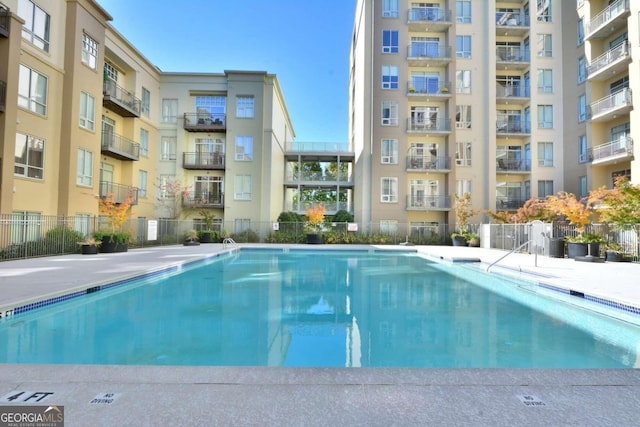 view of swimming pool