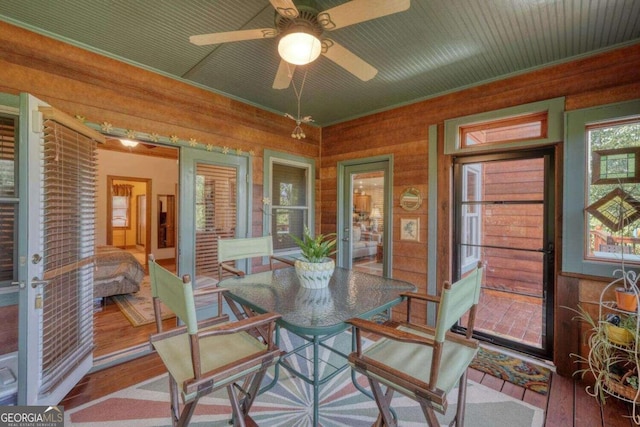 sunroom featuring ceiling fan