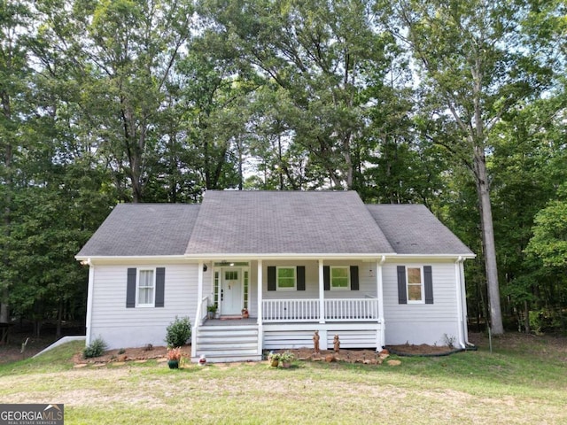 view of front facade featuring a porch and a front lawn