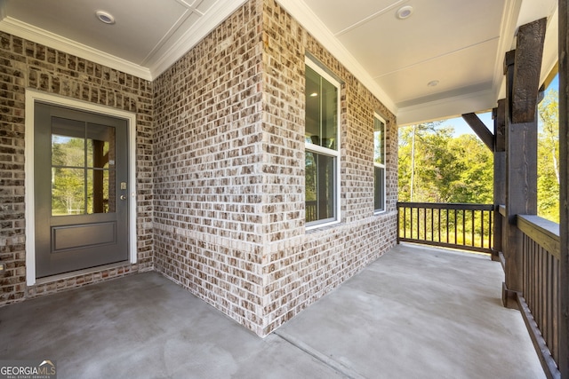 property entrance featuring a porch