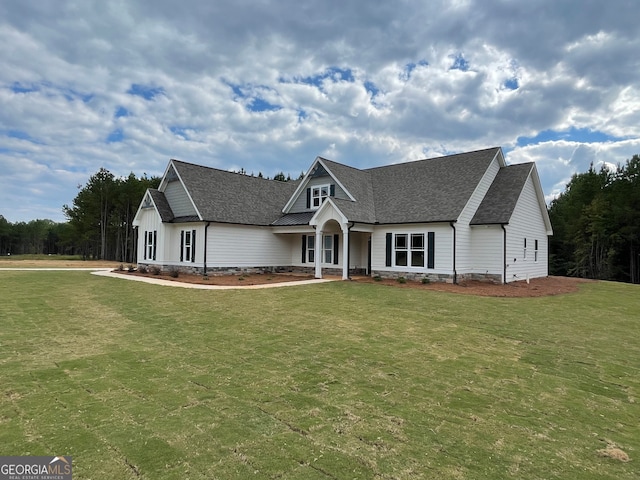 view of front of property with a front yard