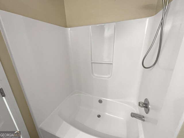 bathroom with tub / shower combination