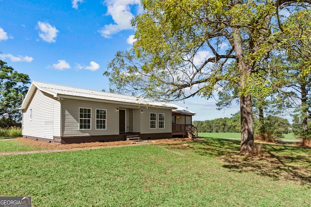 ranch-style house featuring a front lawn