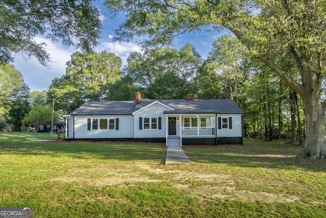 ranch-style house featuring a porch and a front yard