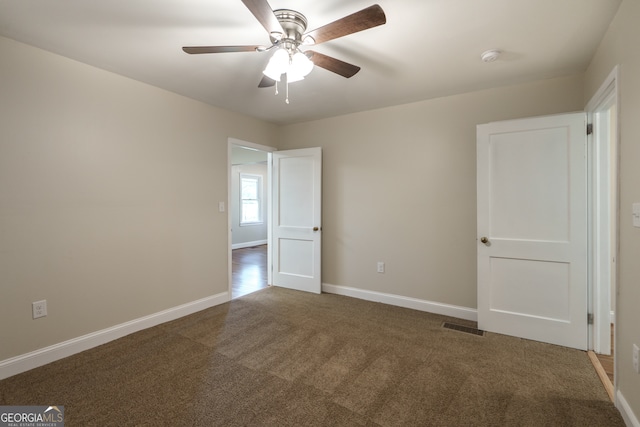 spare room with carpet and ceiling fan