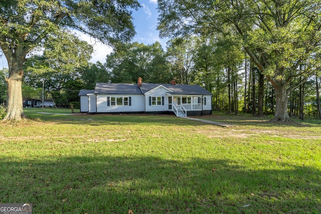 single story home featuring a porch and a front yard