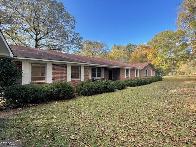 view of front of house featuring a front yard