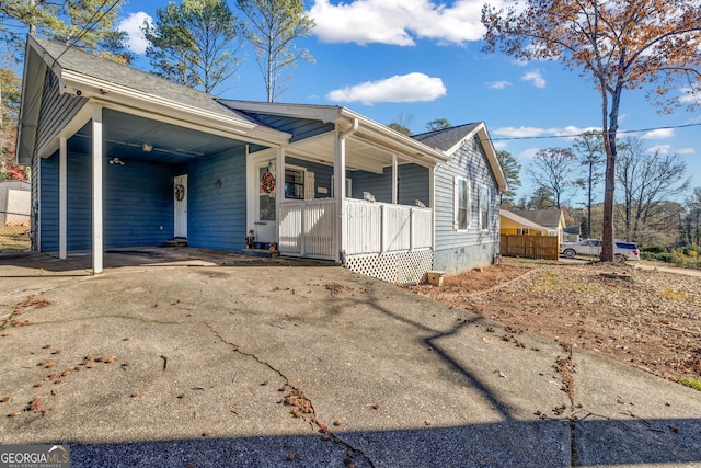 view of front of home featuring a carport and a porch