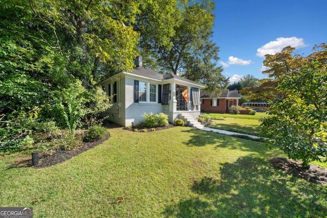 view of front of home with a front lawn