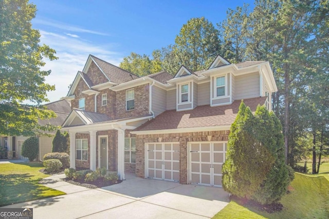 craftsman house featuring a garage and a front lawn