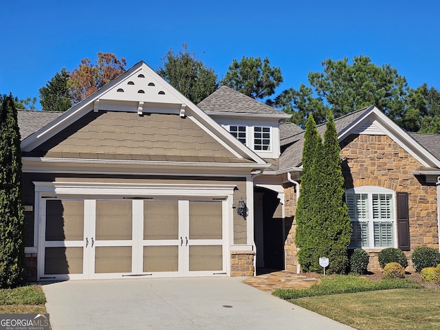 view of front facade featuring a garage