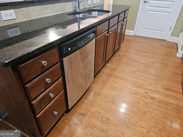 5911 Chimney Rock Dr, Hoschton, GA 30548 - kitchen with light wood-style floors, baseboards, tasteful backsplash, a sink, and dishwasher
