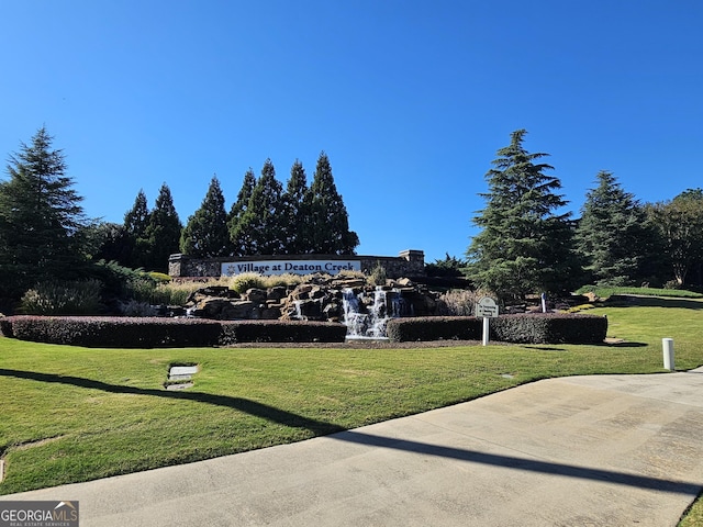 5911 Chimney Rock Dr, Hoschton, GA 30548 - view of home's community featuring a lawn