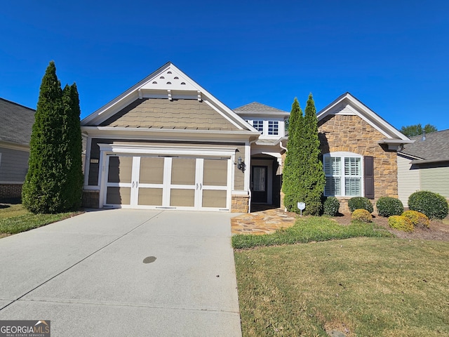 view of front facade featuring a garage and a front lawn