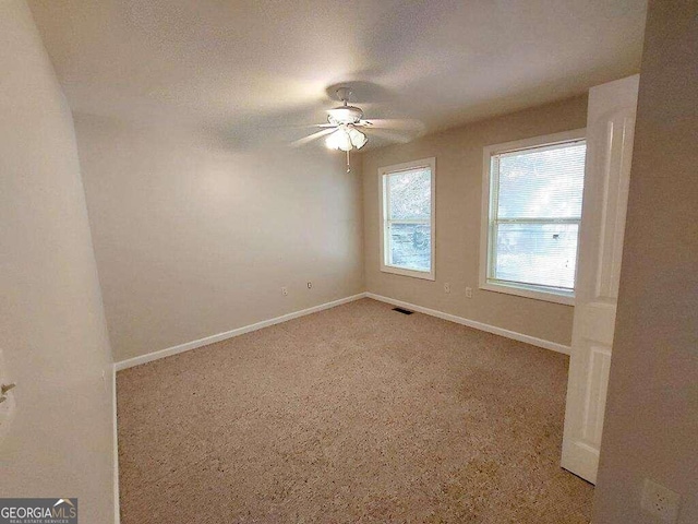 empty room featuring ceiling fan