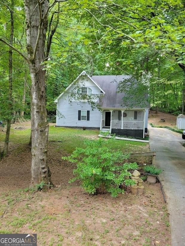 view of front of property featuring covered porch