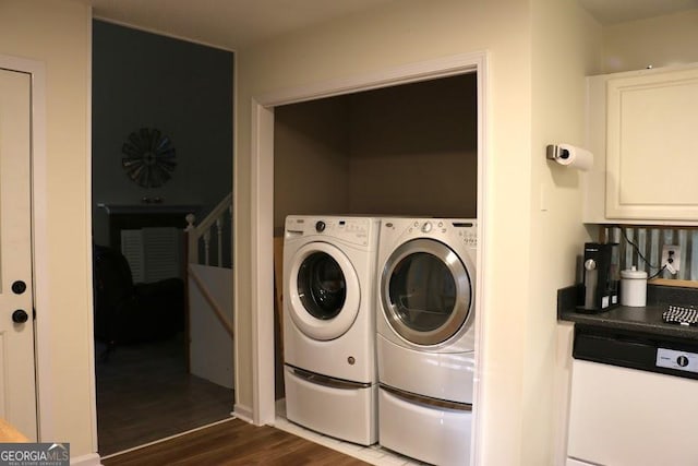 washroom with dark wood-type flooring and washing machine and clothes dryer