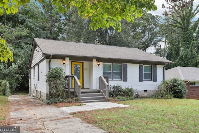 view of front facade with a front yard