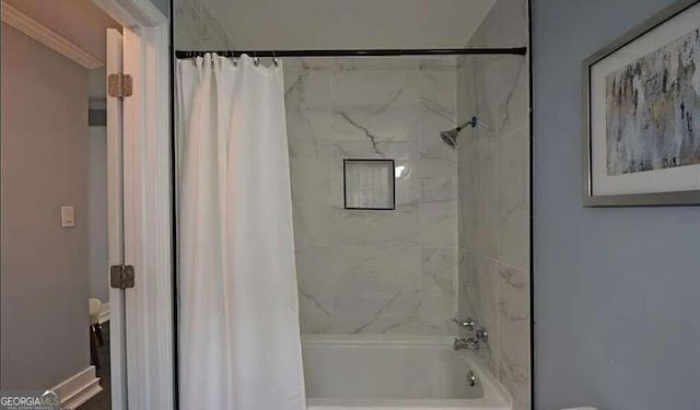 bathroom with shower / tub combo with curtain