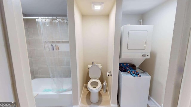 bathroom with stacked washer / dryer, toilet, and shower / bathtub combination with curtain